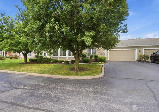 5th image of 1596 Turnberry Village Dr, Washington Twp, OH 45458 | MLS# 965359