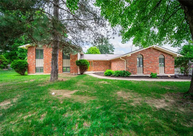 1st image of 811 Lyncreek Dr, Dayton, OH 45458 | MLS# 965381