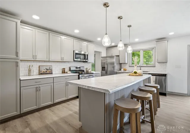 2nd image of 811 Lyncreek Dr, Dayton, OH 45458 | MLS# 965381