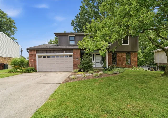 Photo 2 of Single family home for sale at 10816 Wengate Ln, Blue Ash, OH 45241 | MLS# 965256 | Listing updated on 2026-08-02