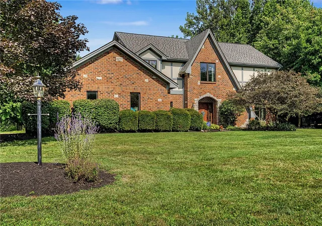 2nd image of 9570 Meadow Woods Ln, Washington Twp, OH 45458 | MLS# 965451
