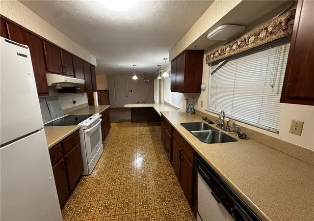 Photo 4 of Sale Pending at 924 Warburton Dr, Dayton, OH 45426 | MLS# 965471 | Listing updated on 2026-08-29