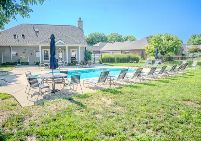 4th image of 19 Edinburgh Village Dr, Dayton, OH 45458 | MLS# 965369