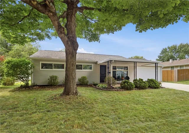 3rd image of 317 Lockheed Dr, Vandalia, OH 45377 | MLS# 965599