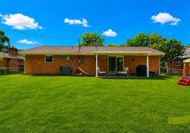 4th image of 379 Ellenwood Dr, Dayton, OH 45449 | MLS# 965645