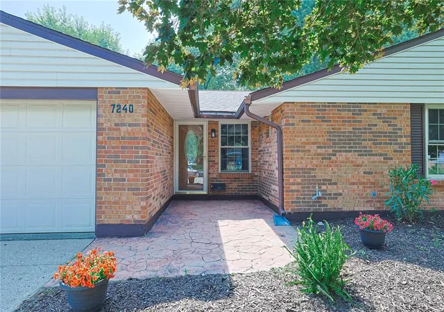 2nd image of 7240 Rustic Woods Dr, Dayton, OH 45424 | MLS# 965688