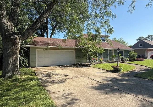4th image of 813 E Stroop Rd, Dayton, OH 45429 | MLS# 965768