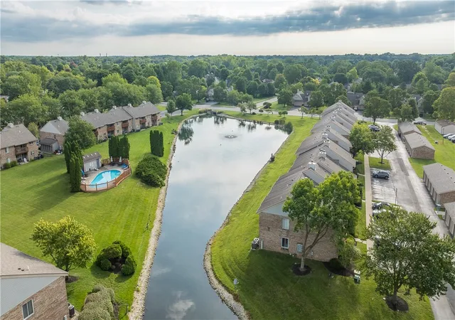2nd image of 214 Waterfront Pl, Dayton, OH 45458