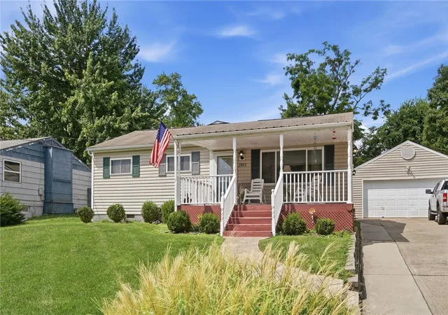 Photo 3 of Single family home for sale at 2022 Brell Dr, Middletown, OH 45042 | MLS# 966244 | Listing updated on 2026-08-27