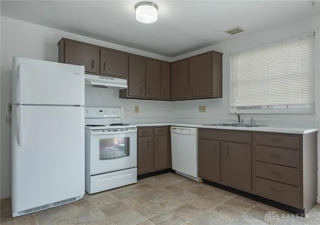 Listing Photo 5 - Condo for sale in building located at 7535 Mount Hood, Dayton, OH 45424