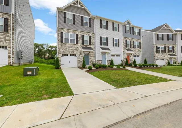 Photo 3 of Townhouse for sale at 3421 Conifer Cir, Dayton, OH 45424 | MLS# 966291 | Listing updated on 2026-08-29
