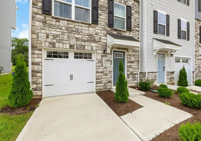Photo 4 of Townhouse for sale at 3421 Conifer Cir, Dayton, OH 45424 | MLS# 966291 | Listing updated on 2026-08-29