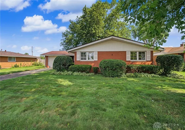 Photo 3 of Sale Pending at 1035 Cottage Ct Dr, Fairborn, OH 45324 | MLS# 966606 | Listing updated on 2026-08-27