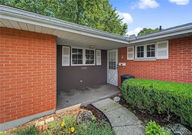 Photo 3 of Sale Pending at 1035 Cottage Ct Dr, Fairborn, OH 45324 | MLS# 966606 | Listing updated on 2026-08-27