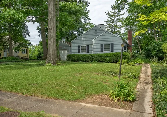 Photo 3 of Sale Pending at 1971 Oak Knoll Dr, Springfield, OH 45504 | MLS# 966635 | Listing updated on 2026-08-28