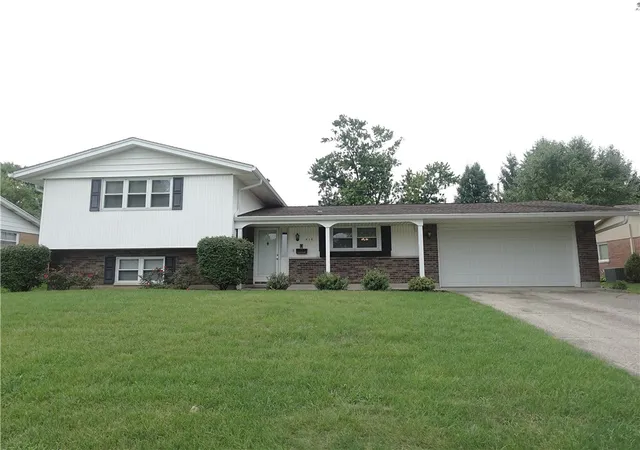 Photo 2 of Single family home for sale at 416 Rising Hl Dr, Fairborn, OH 45324 | MLS# 966577 | Listing updated on 2026-08-26