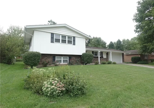 Photo 3 of Single family home for sale at 416 Rising Hl Dr, Fairborn, OH 45324 | MLS# 966577 | Listing updated on 2026-08-26