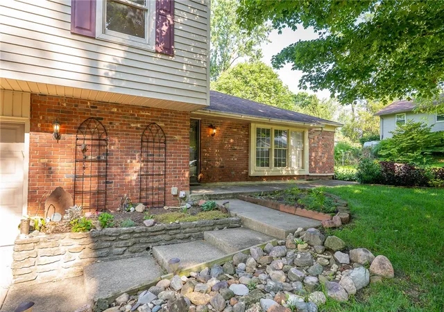 Photo 2 of Sale Pending at 131 N Johanna Dr, Centerville, OH 45459 | MLS# 967072 | Listing updated on 2026-08-29