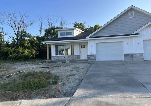 Photo 3 of Townhouse for sale at 2085 Pine Forest Dr, Miamisburg, OH 45342 | MLS# 967384 | Listing updated on 2026-08-26