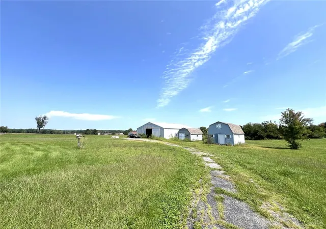 Photo 3 of Single family home for sale at 1981 N Weaver Rd, Oxford, OH 45056 | MLS# 967543 | Listing updated on 2026-09-28