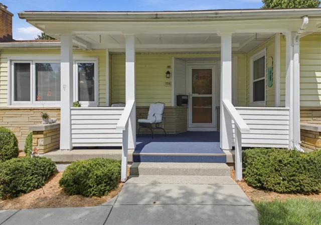 Photo 3 of Sale Pending at 786 Westchester Park Dr, Springfield, OH 45504 | MLS# 967414 | Listing updated on 2026-08-28