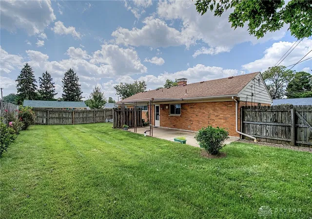 Photo 4 of Sale Pending at 643 Mossoak Dr, Kettering, OH 45429 | MLS# 967179 | Listing updated on 2026-09-01