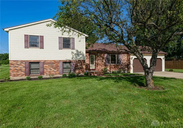 Photo 1 of Single family home for sale at 915 N Fairfield Rd, Beavercreek, OH 45434 | MLS# 967597 | Listing updated on 2026-08-28