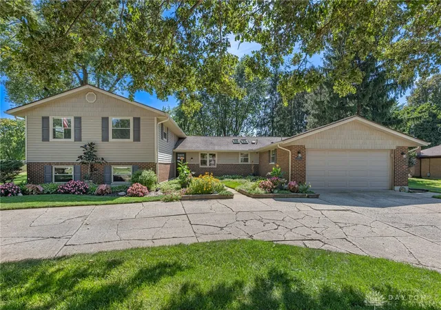 Photo 2 of Sale Pending at 974 Hyde Park Dr, Centerville, OH 45429 | MLS# 967062 | Listing updated on 2026-08-29