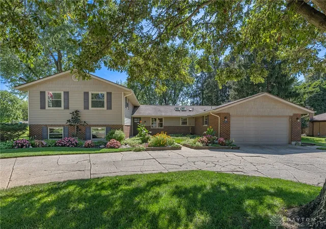 Photo 2 of Sale Pending at 974 Hyde Park Dr, Centerville, OH 45429 | MLS# 967062 | Listing updated on 2026-08-29