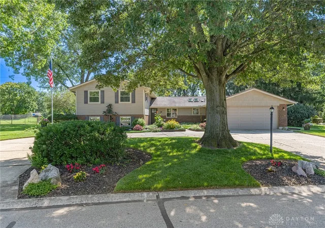 Photo 3 of Sale Pending at 974 Hyde Park Dr, Centerville, OH 45429 | MLS# 967062 | Listing updated on 2026-08-29