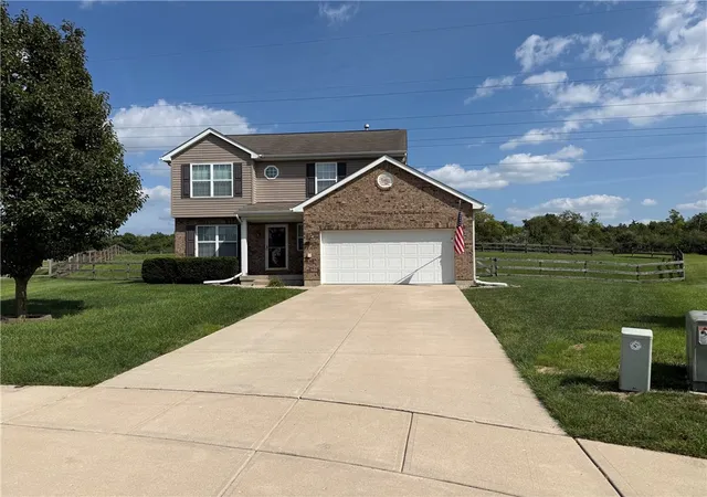 Photo 2 of Sale Pending at 121 Ascot Glen Dr, Franklin, OH 45005 | MLS# 967693 | Listing updated on 2026-09-01