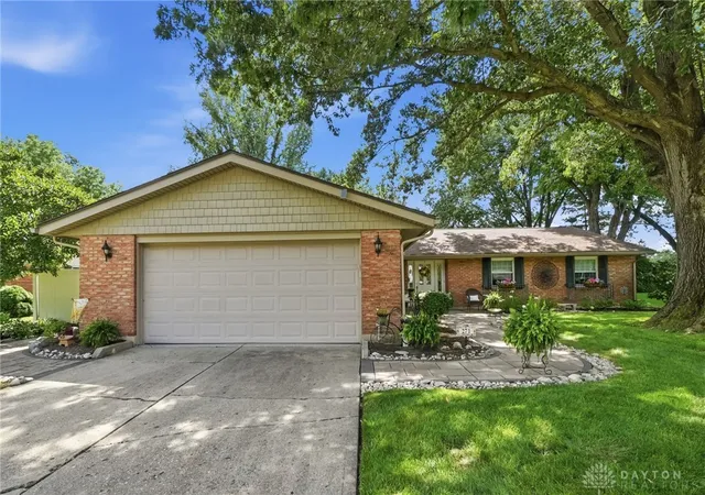 Photo 2 of Single family home for sale at 271 Edgebrook Dr, Dayton, OH 45459 | MLS# 967805 | Listing updated on 2026-09-01