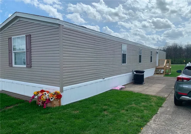 Photo 2 of Manufactured home for sale at 300 N South St #41, New Vienna, OH 45159 | MLS# 967971 | Listing updated on 2026-09-01