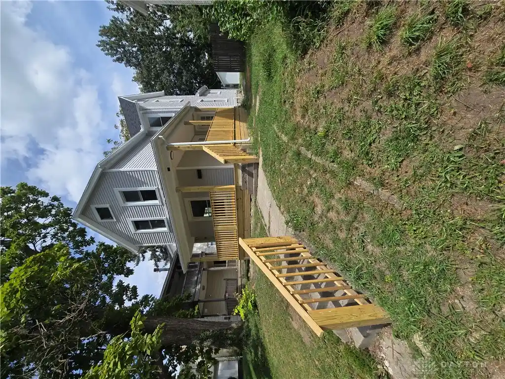 Photo 1 of Sale Pending at 32 S Florence St, Springfield, OH 45505 | MLS# 969502 | Listing updated on 2026-10-14
