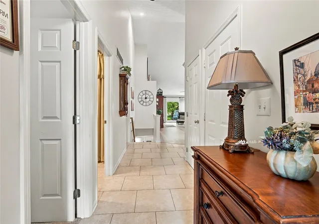 Listing Photo 4 - Condo for sale in building located at 6901 Wembley Cir, Dayton, OH 45459