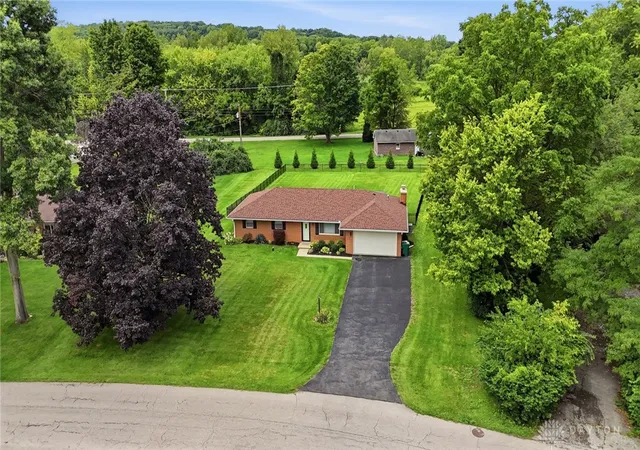 Photo 3 of Sale Pending at 3977 Rexford Rd, Beavercreek, OH 45430 | MLS# 969269 | Listing updated on 2026-09-25