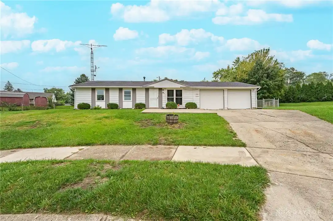 Photo 1 of Sale Pending at 2128 Brennan Ln, Springfield, OH 45506 | MLS# 969603 | Listing updated on 2026-10-19
