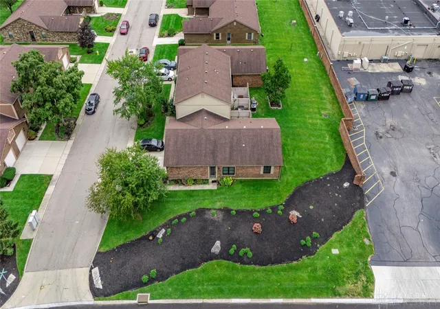 Listing Photo 3 - Condo for sale in building located at 7603 Paragon Commons Cir, Dayton, OH 45459