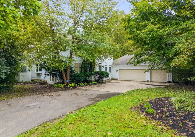 Photo 3 of Sale Pending at 110 Renaissance Woods Ct, Xenia, OH 45385 | MLS# 969375 | Listing updated on 2026-10-01