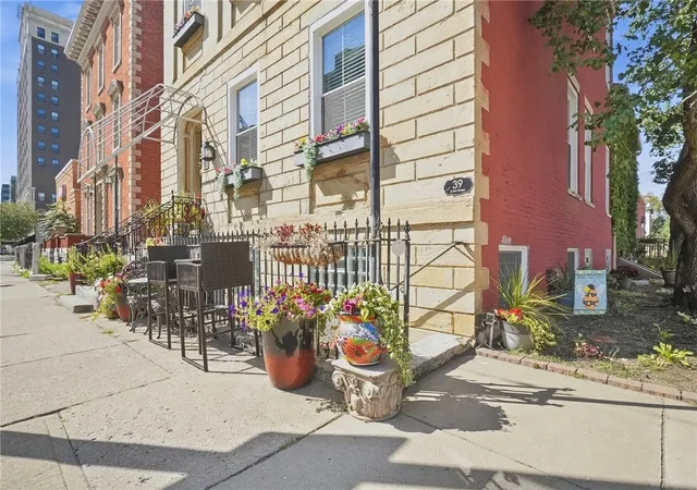 Listing Photo 2 - Condo for sale in building located at 39 E 1st St, Dayton, OH 45402