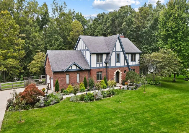 Photo 1 of Single family home for sale at 1079 Berryhill Rd, Bellbrook, OH 45305 | MLS# 969759 | Listing updated on 2026-10-03