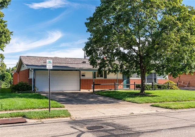 Photo 2 of Single family home for sale at 1021 Cottage Ct Dr, Fairborn, OH 45324 | MLS# 969820 | Listing updated on 2026-09-27