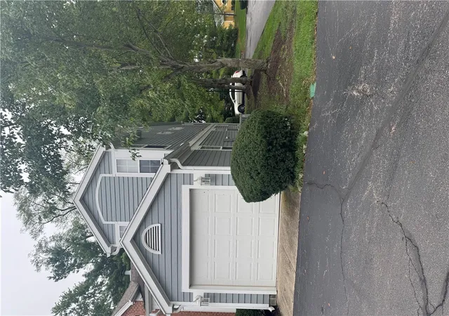 Listing Photo 2 - Condo for sale in building located at 310 Elmwood Dr, Springboro, OH 45066 - Unit #310