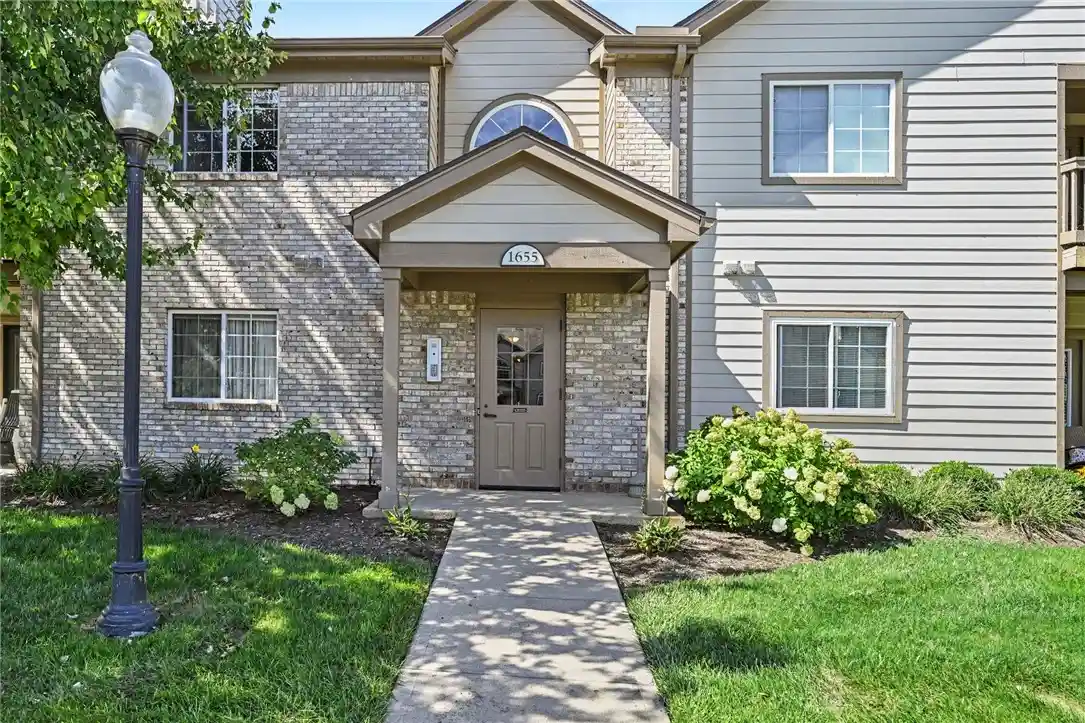 Listing Photo 1 - Condo for sale in 1655 Piper Ln located at 1655 Piper Ln, Centerville, OH 45440 - Unit #206