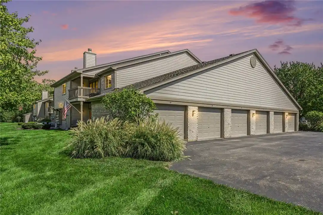 Listing Photo 2 - Condo for sale in 1655 Piper Ln located at 1655 Piper Ln, Centerville, OH 45440 - Unit #206