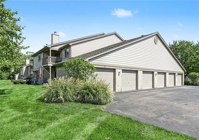 Listing Photo 3 - Condo for sale in building located at 1655 Piper Ln, Centerville, OH 45440 - Unit #206