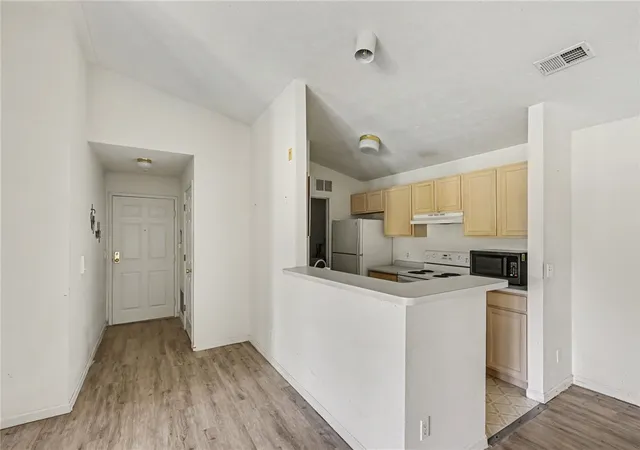 Listing Photo 5 - Condo for sale in building located at 1655 Piper Ln, Centerville, OH 45440 - Unit #206