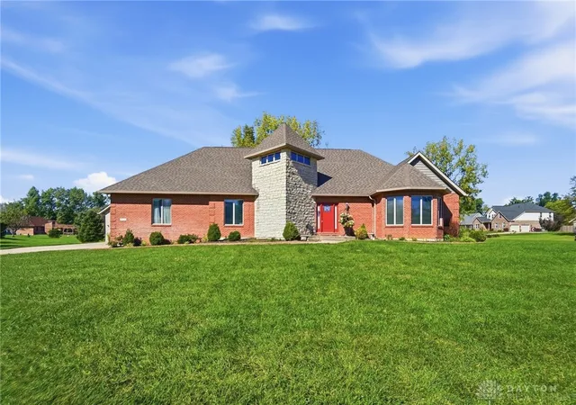 Photo 1 of Single family home for sale at 1576 Meadowlands Dr, Fairborn, OH 45324 | MLS# 970013 | Listing updated on 2026-10-01