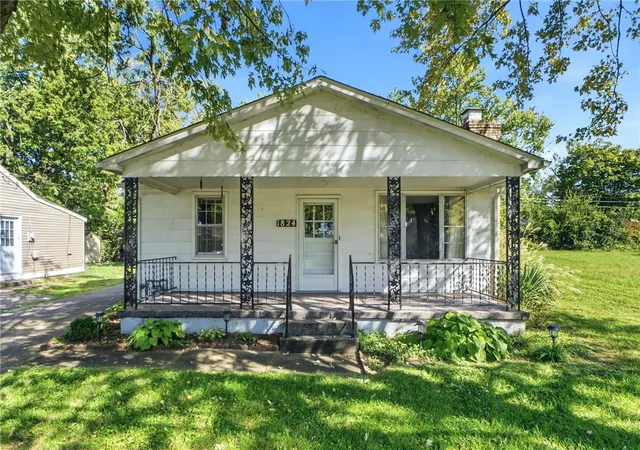 Photo 1 of Sale Pending at 1824 Burrowes Blvd, Fairborn, OH 45324 | MLS# 970060 | Listing updated on 2026-10-02