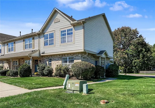 Listing Photo 2 - Condo for sale in building located at 9267 Captiva Bay Dr, Miamisburg, OH 45342